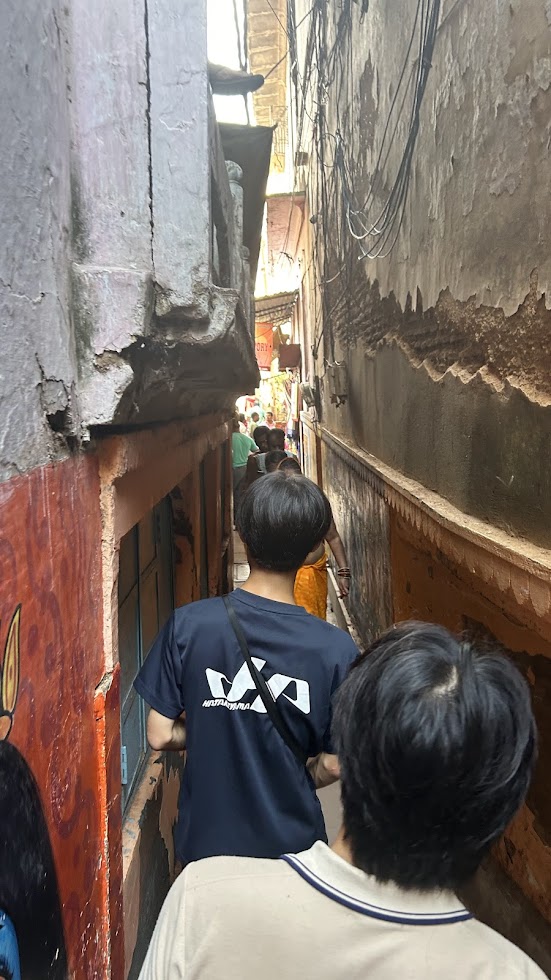 バラナシの路地と火葬場を歩き、街の濃さを最後に浴びた日