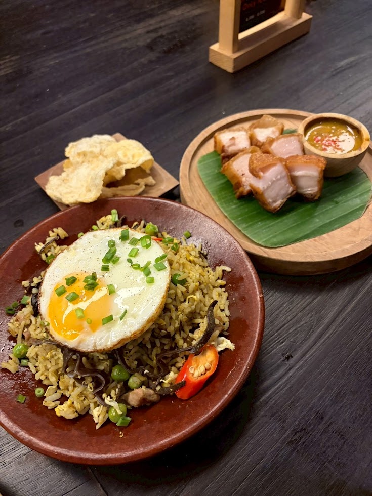 BASABASIで食べたナシゴレンとサムサムゴレン