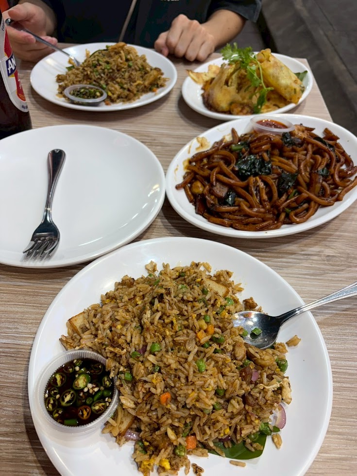 クアラルンプール初日の夜に食べたナシゴレンとホッケンミー