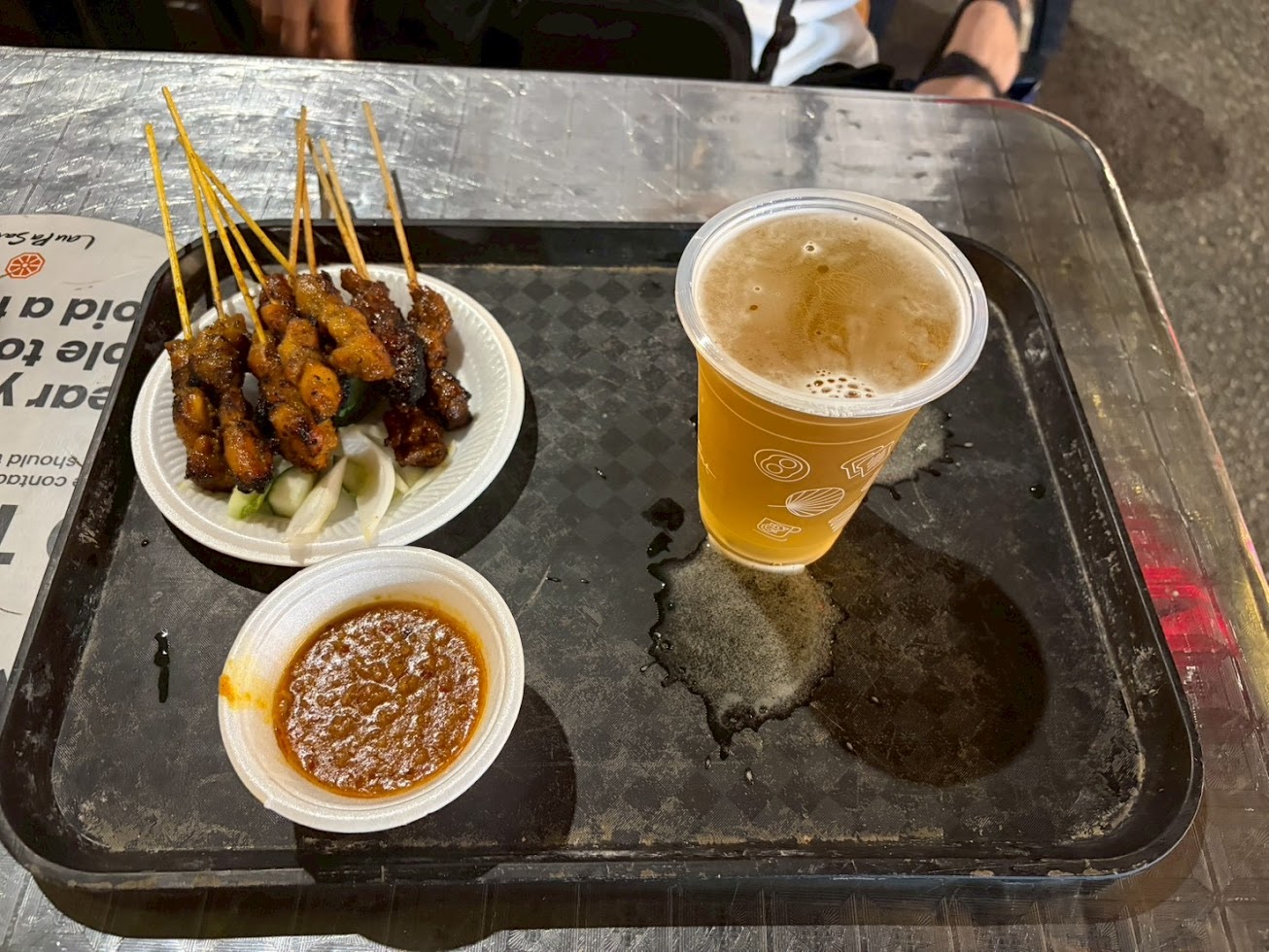 夜のラオパサで食べたサテ